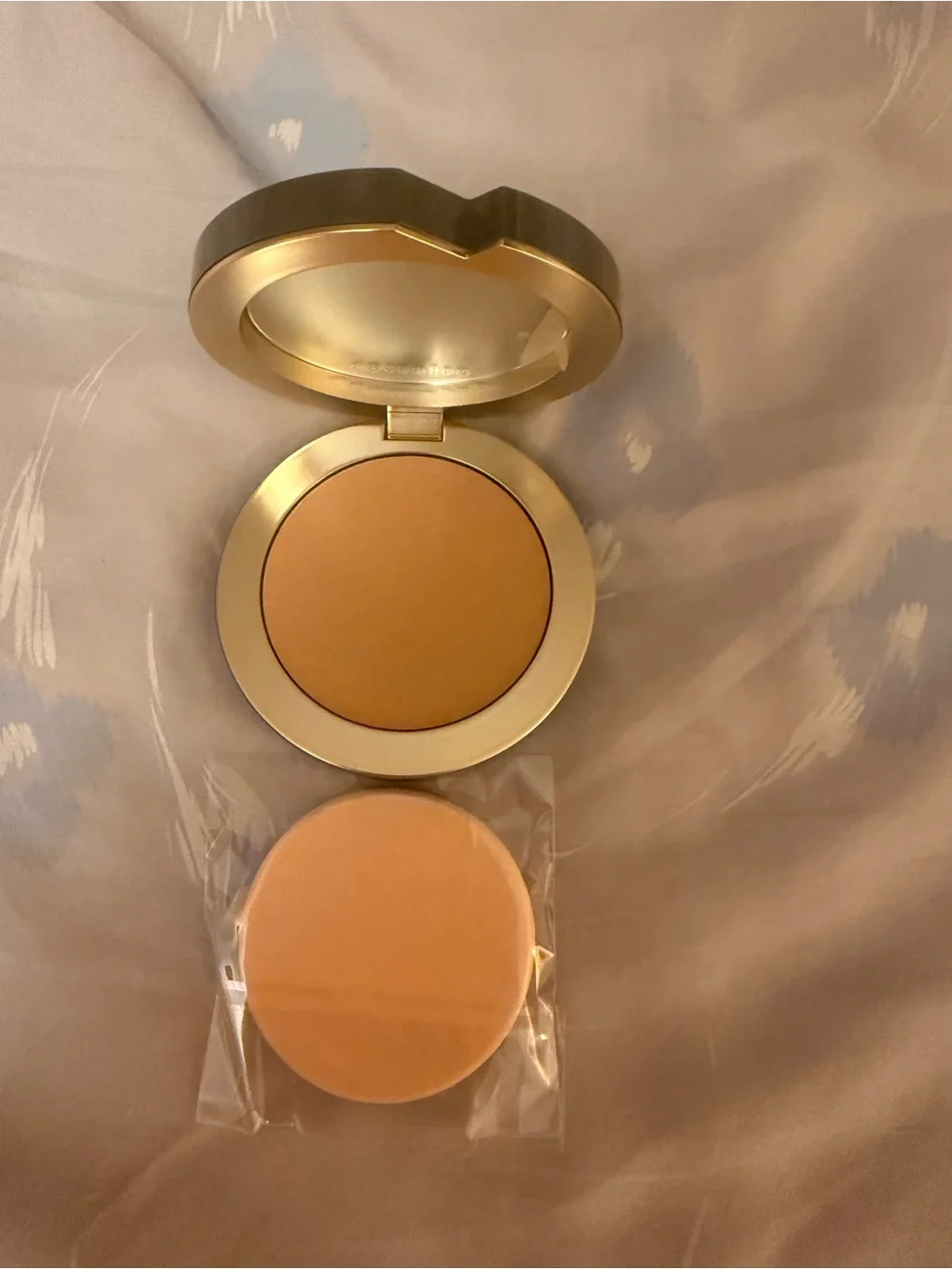 COVER FX Total Cover Cream Foundation Shade M2 Satin Full Cover Oil-Free 0.29 oz